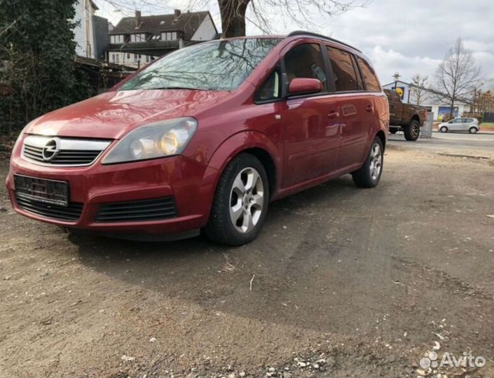 Фара от Opel Zafira B c 2005-2012