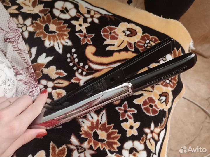 Выпрямитель для волос новый