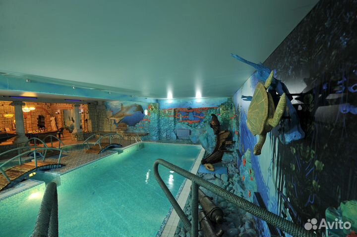 Сауна с большим бассейном