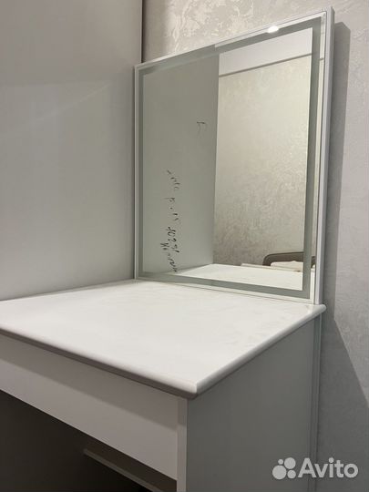 Косметический стол