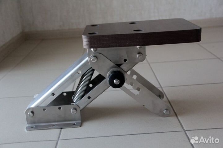 Транец для вспомогательного лодочного мотора