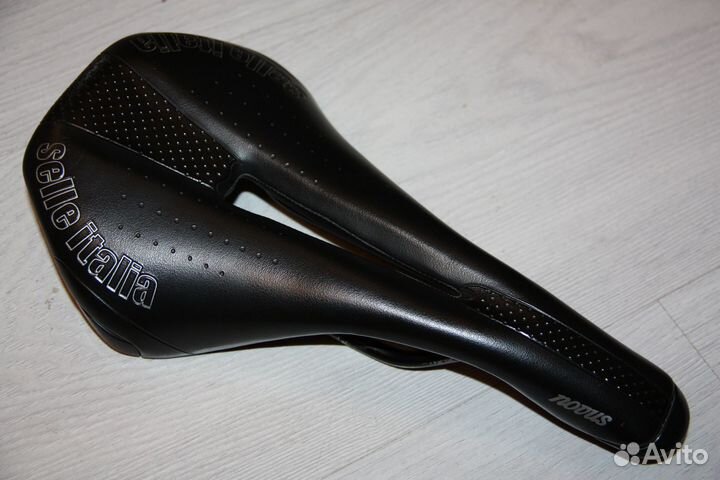 Седло на велосипед selle italia novus 143 мм