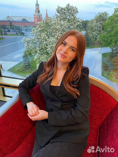 Администратор выходного дня, Хостес