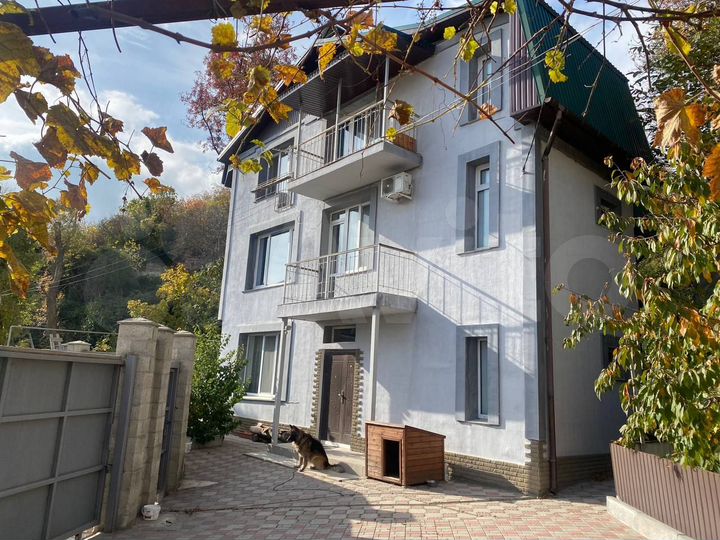 Дом 207 м² на участке 4 сот.