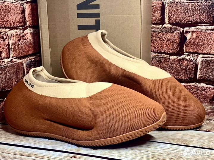 Кроссовки adidas yeezy knit runner коричневые