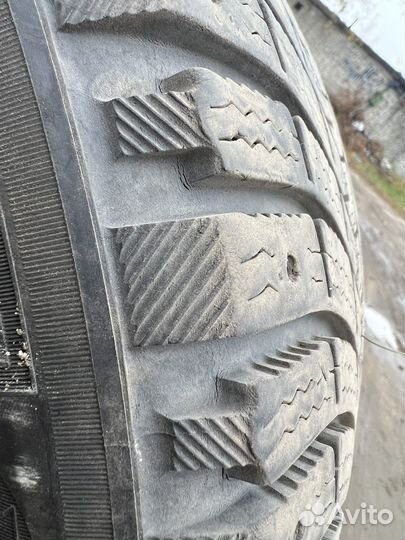 Michelin X-Ice North 3 215/50 R17 95T