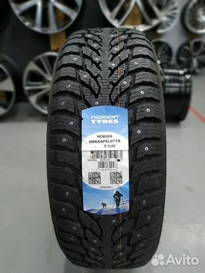 Nokian Tyres Hakkapeliitta 9 295/40 R20 110T