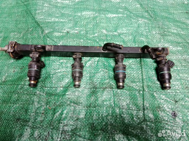 Бмв е36 M43B18 топливная рампа с форсунками
