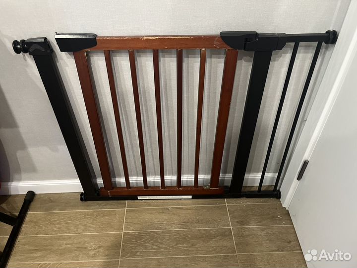 Ворота безопасности на лестницу