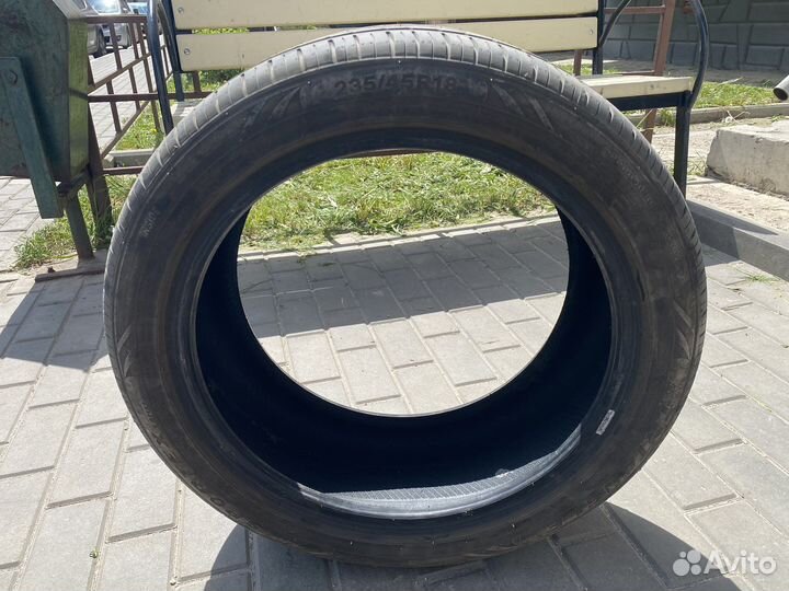 Triangle Sports TH201 235/45 R18