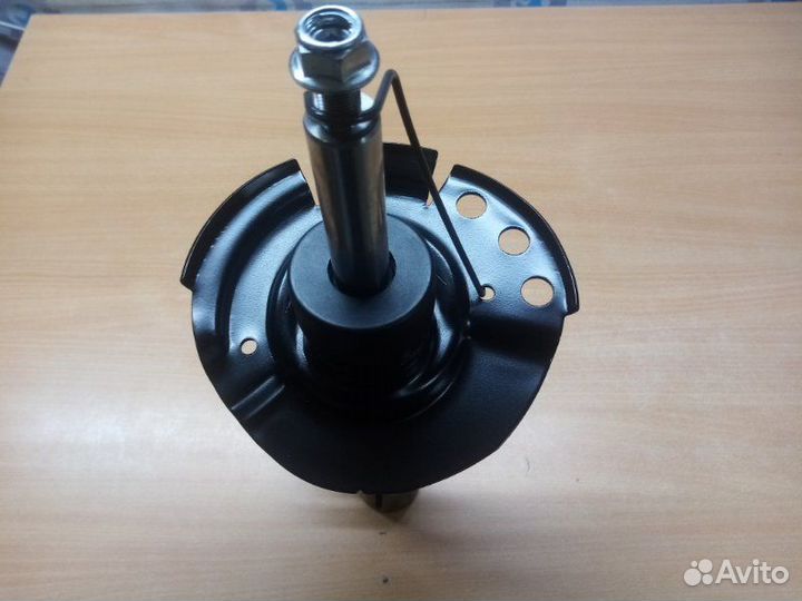 Амортизатор передний правый Ford Focus 2015