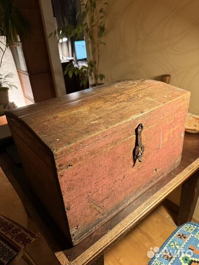 Сундук старинный