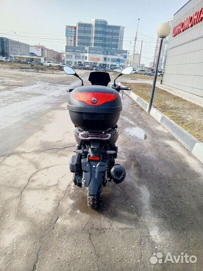 Макси скутер