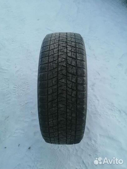 Bridgestone Blizzak DM-V1 215/60 R17 96Q