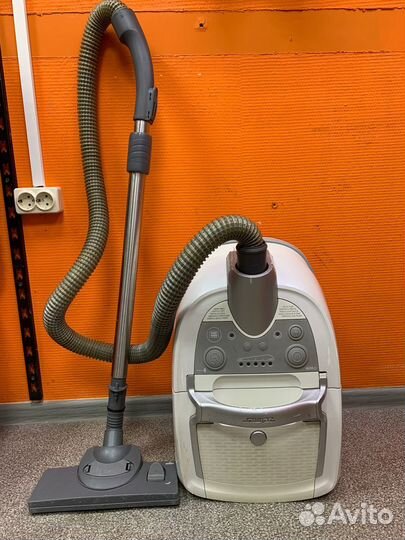 Пылесос Zelmer aquawelt plus 1700w / Моющий