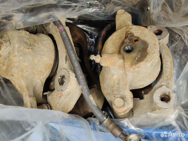 Тормоза передние комплект