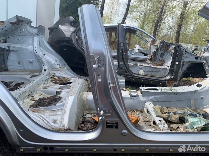 Стойка кузова центральная правая Mazda Cx-30