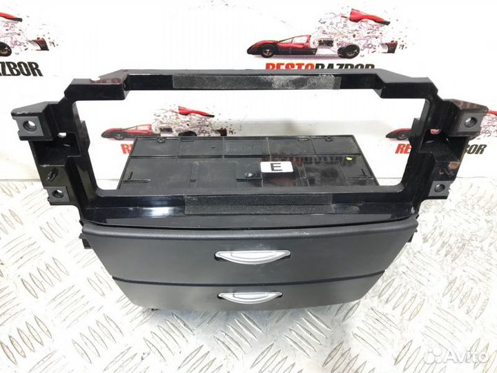 Бардачок центральной консоли Kia Sorento 1 2006