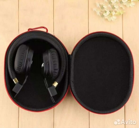 Жесткий чехол для наушников
