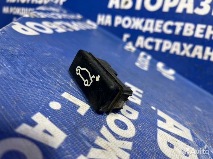 Кнопка открывания багажника Bmw E39 седан 2000