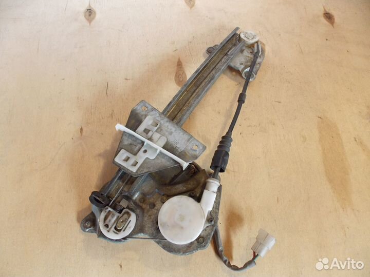 Стеклоподъемник задний правый Mazda 626 GE 91-97г