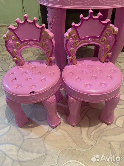 Детский стол и 2 стула