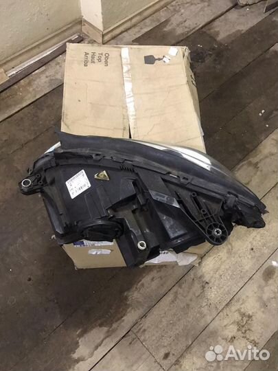 Фара передняя правая мерседес