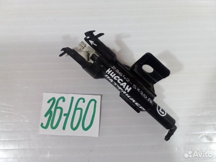 Nissan Pathfinder левая форсунка омывателя фары