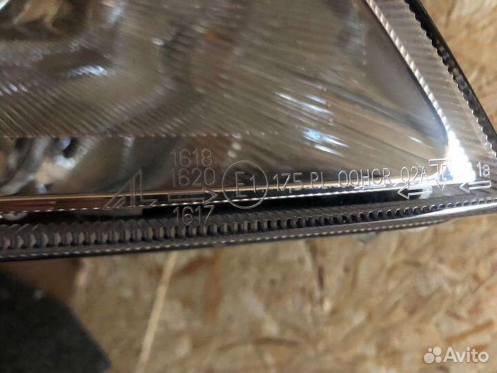 Правая фара на Mitsubishi Colt оригинал