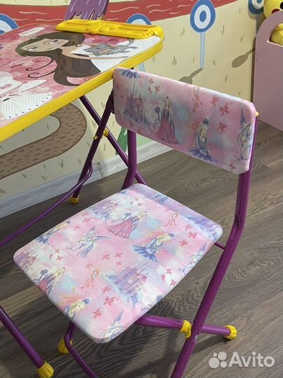 Детский стол со стулом