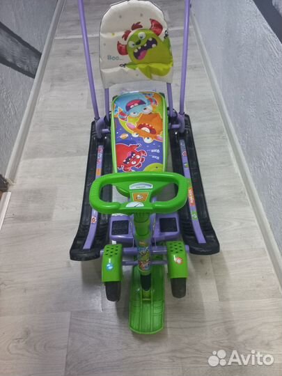 Снегокат с ручкой и колесами