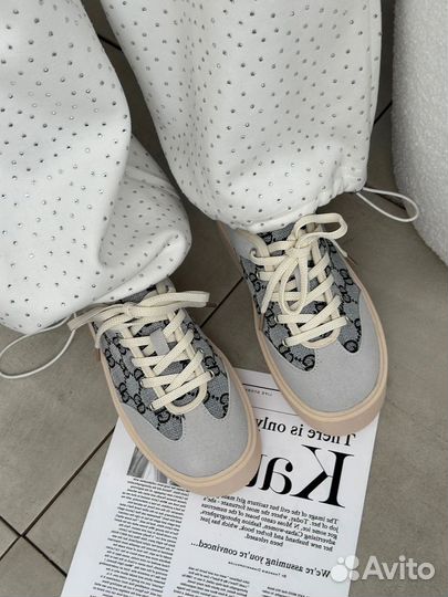 Женская одежда и обувь