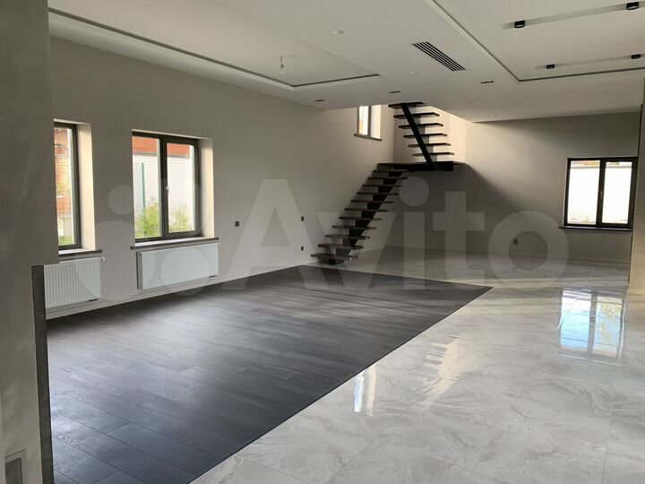 Коттедж 437 м² на участке 20 сот.