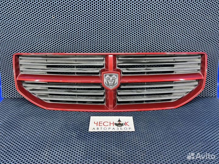 Решетка радиатора Dodge Caliber красная Калибер