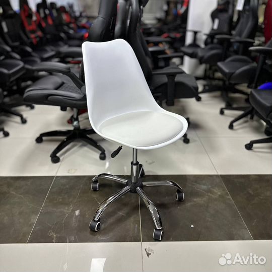 Офисное кресло Dobrin Mickey