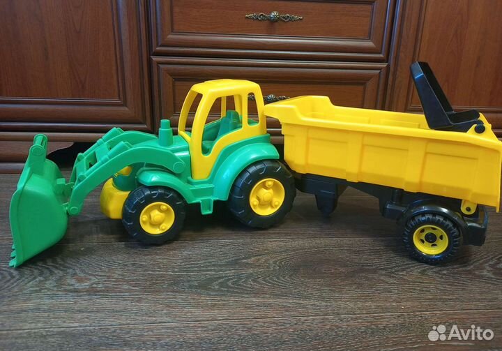 Большой Трактор с ковшом и полуприцепом