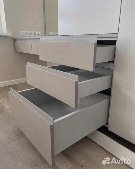 Шкаф распашной с фрезеровкой