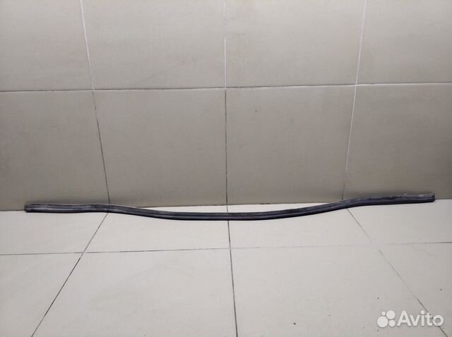 Уплотнитель капота Logan 2005-2014