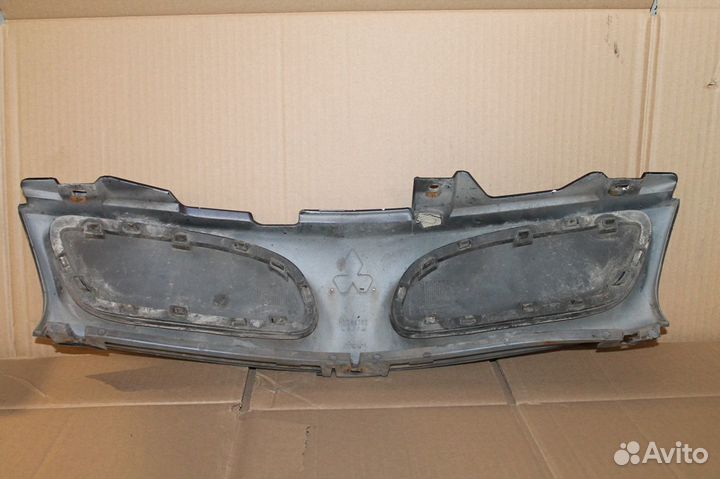 Решетка радиатора Mitsubishi Carisma (Дорест)