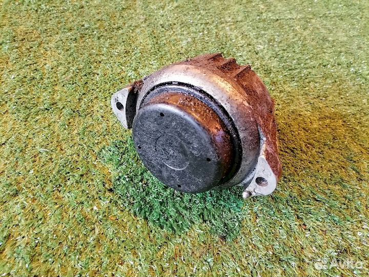 Опора двигателя (подушка двс) 13981112 BMW 3-serie