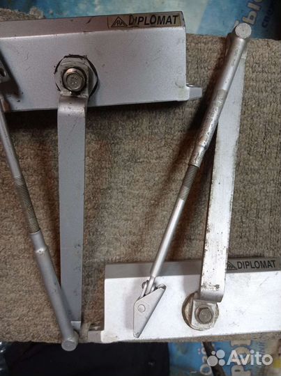 Доводчик дверной, цена за всё