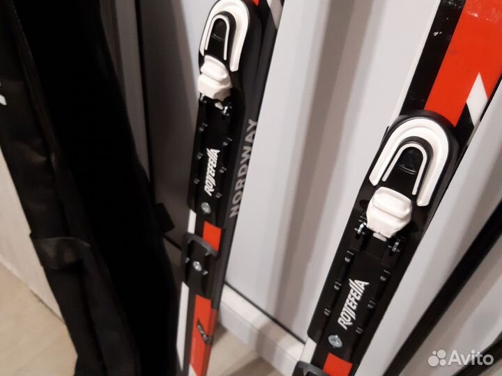 Лыжи 160 см с палками в чехле в Москве