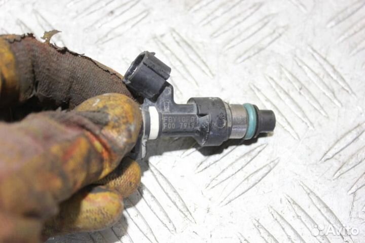 Форсунка двигателя Nissan Almera Classic