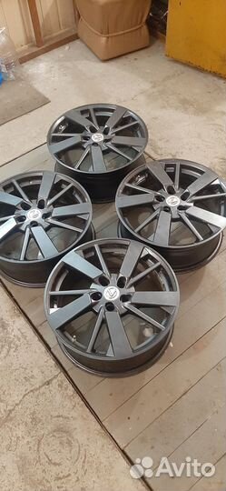 Продаю диски или меняю на летние шины 235/60 r18