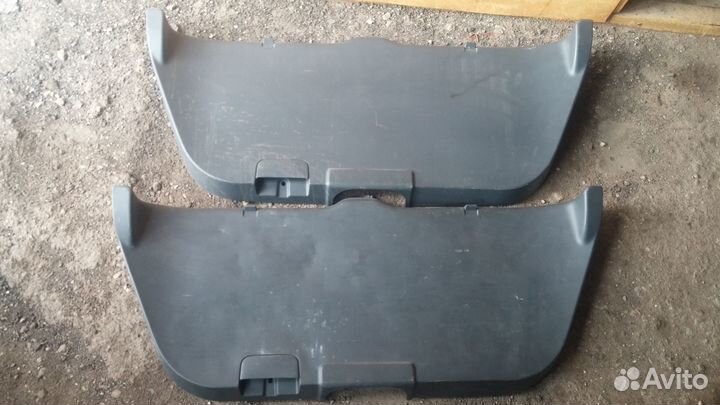 Suzuki Swift 3 обивка двери багажника 2004-2010 г