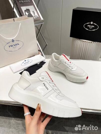 Элегантная мужская обувь Prada