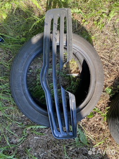 Решетка радиатора тойота авенсис