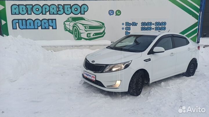 Обшивка стойки средняя правая нижняя Kia Rio 3 85845-4Y000