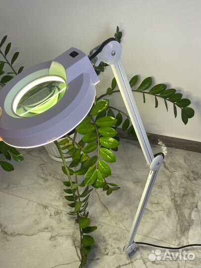Лампа лупа косметологическая