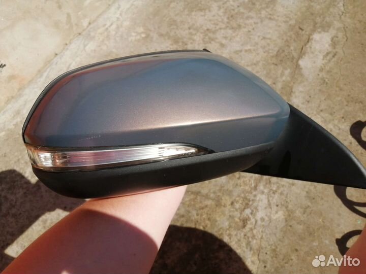 Правое зеркало на весту